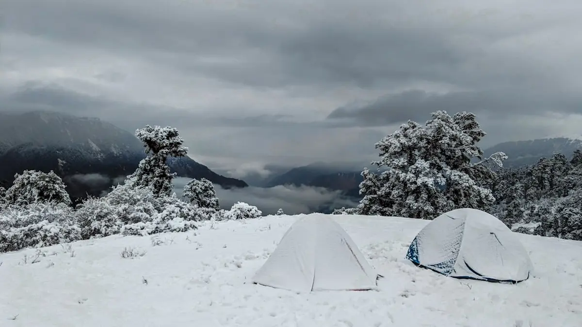 How to Build an Emergency Snow Shelter